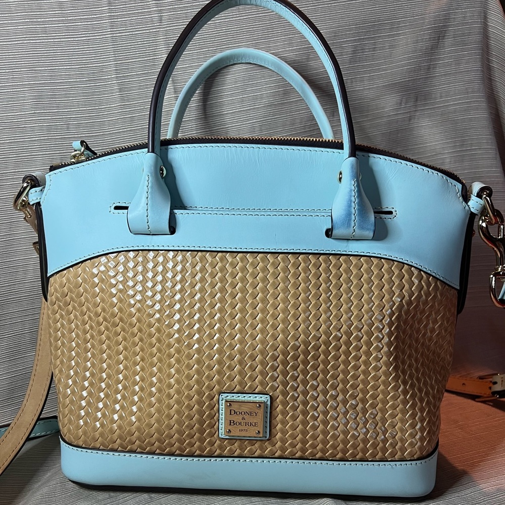 Dooney & Bourke shoulder bag with handles . Great spring/ summer bag .